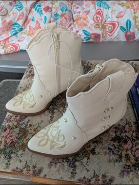 Women's Cream Western Ankle Booties w/Gold Embroidery